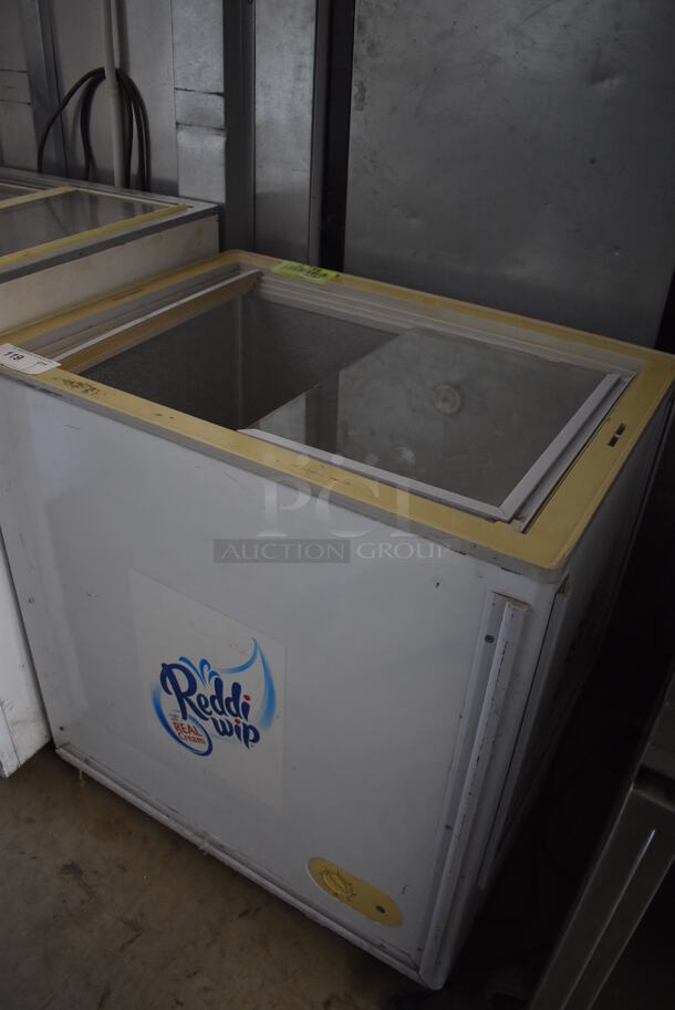 SC-142 Metal Chest Cooler Merchandiser on Commercial Casters. 115 Volts, 1 Phase. 29x21.5x32. Tested and Working! - Image 3 of 6