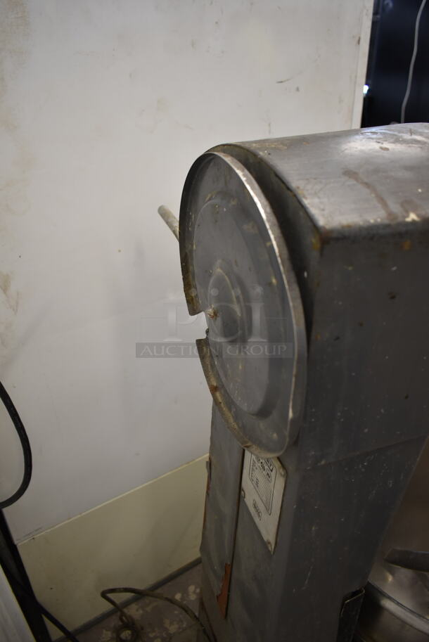 Hobart D300 Metal Commercial 30 Quart Planetary Dough Mixer w/ Stainless Steel Mixing Bowl, Whisk, Paddle and Dough Hook Attachments. 115 Volts, 1 Phase. Tested and Working! - Image 10 of 10