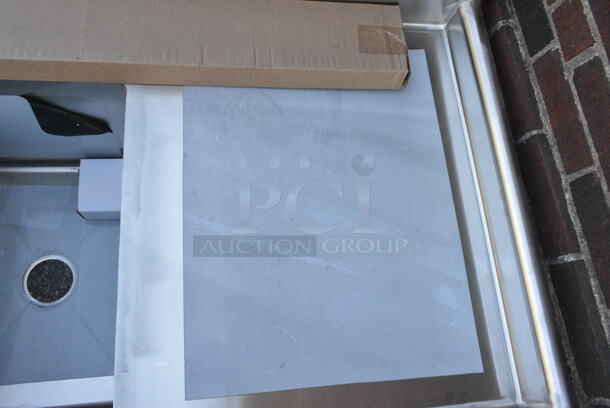 BRAND NEW SCRATCH AND DENT! Regency 600DDTS384RT 16-Gauge 7' Soiled / Dirty Dish Table with 3-Compartment Sink - 16" x 20" x 14" Bowls - Right Drainboard. No Legs.  - Image 4 of 10