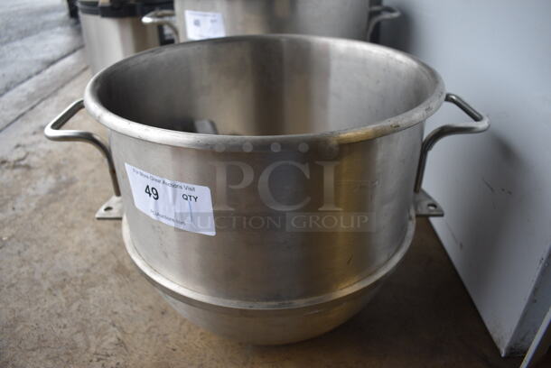 Model 30SSAT Stainless Steel Commercial 30 Quart Mixing Bowl w/ Paddle and Dough Hook Attachments. 20x15.5x13.5