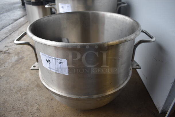 Model 30SSAT Stainless Steel Commercial 30 Quart Mixing Bowl w/ Paddle and Dough Hook Attachments. 20x15.5x13.5 - Image 1 of 5