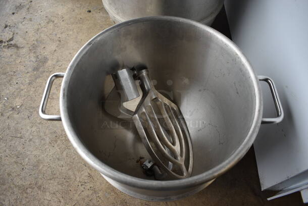 Model 30SSAT Stainless Steel Commercial 30 Quart Mixing Bowl w/ Paddle and Dough Hook Attachments. 20x15.5x13.5 - Image 2 of 5