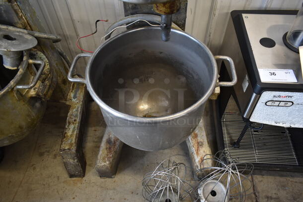 Hobart D-300-D Metal Commercial Floor Style 30 Quart Planetary Dough Mixer w/ Metal Mixing Bowl and 2 Whisk Attachment. 208 Volts, 3 Phase. - Image 4 of 8