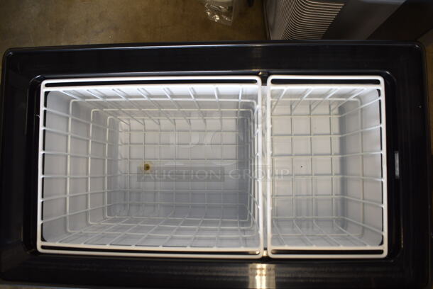 BRAND NEW SCRATCH AND DENT! Whynter FM-452SG Elite 45 Quart SlimFit Portable Freezer Refrigerator. 115 Volt, 1 Phase. Tested and Working! - Image 5 of 7