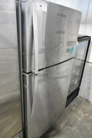 2017 Whirlpool WRT511SZDM00 Stainless Steel Cooler w/ Freezer. 115 Volts, 1 Phase. Tested and Powers On But Does Not Get Cold 