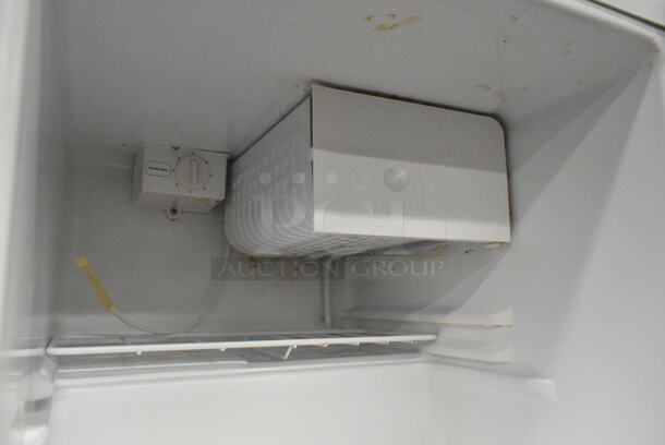 Magic Chef 18EYW-2 Metal Mini Cooler. 115 Volts, 1 Phase. Tested and Working! - Image 3 of 5