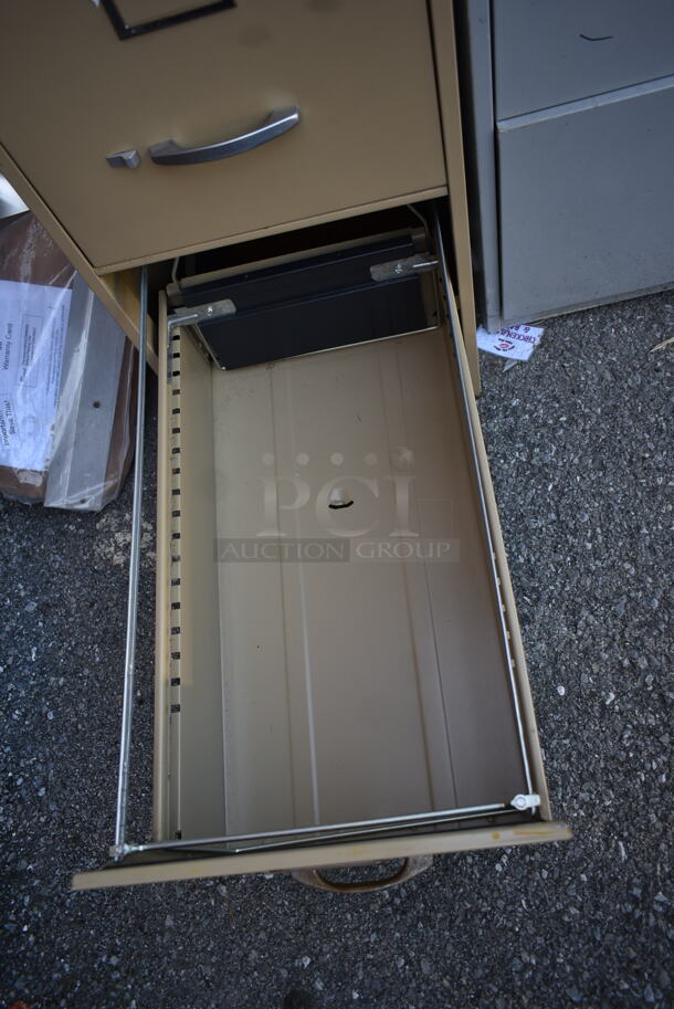 Metal 4 Drawer Filing Cabinet. - Image 6 of 6