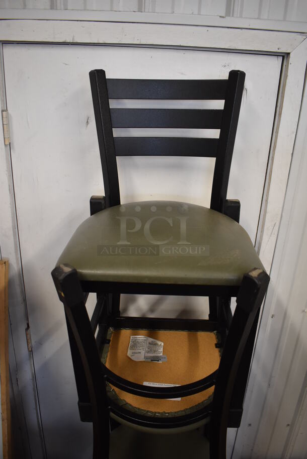 5 Black Metal Dining Chairs w/ Green Seat Cushion. 17x17x32. 5 Times Your Bid!
