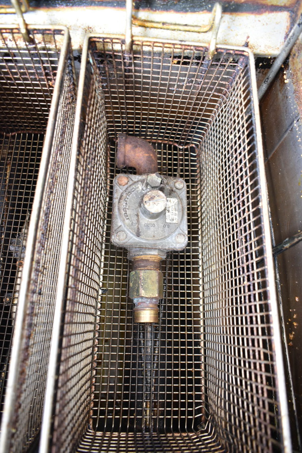 Black Diamond BRGF-120/NG Stainless Steel Commercial Floor Style Natural Gas Powered Deep Fat Fryer w/ 2 Metal Fry Baskets. 120,000 BTU.  - Image 4 of 7