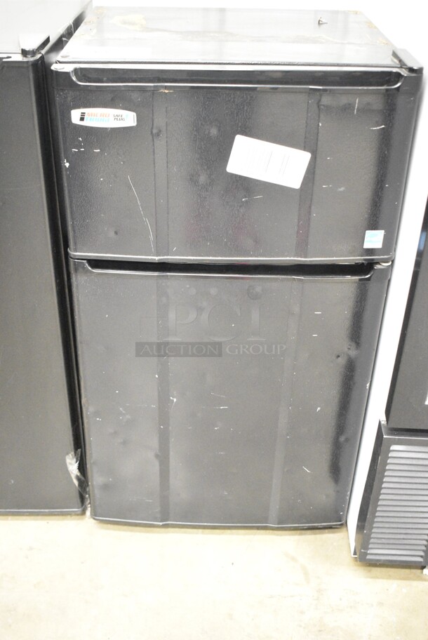 2.9MFR Metal Mini Cooler w/ Freezer. 115 Volts, 1 Phase. Tested and Working! - Image 1 of 6