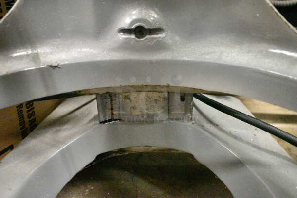 Hobart Metal Commercial Countertop 20 Quart Planetary Dough Mixer w/ Stainless Steel Mixing Bowl, Bowl Guard and Whisk Attachment. Tested and Working! - Image 12 of 12