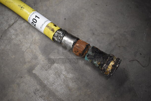 Yellow Gas Hose. 40" - Image 2 of 4