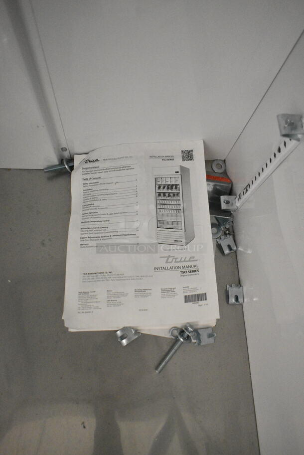 2021 True TSCI-600R-G-PH Metal Commercial Single Door Reach In Cooler Merchandiser w/ Poly Coated Racks. 115 Volts, 1 Phase. Tested and Working! - Image 4 of 5