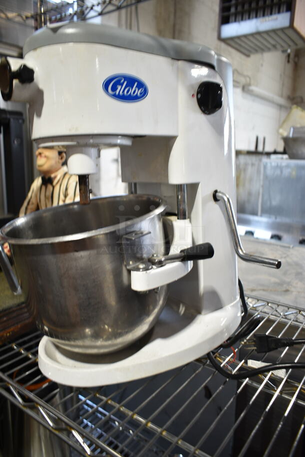 Globe SP5 Metal Commercial Countertop 5 Quart Planetary Dough Mixer w/ Stainless Steel Mixing Bowl and Whisk Attachment. 110 Volts, 1 Phase. Tested and Working! - Image 5 of 6