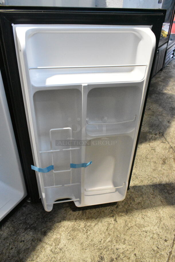 Emerson CR310B Metal Mini Cooler. 115 Volts, 1 Phase. Tested and Working! - Image 4 of 5