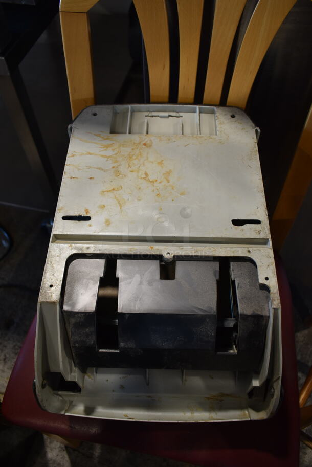 Tork Poly Wall Mount Paper Towel Dispenser. - Image 4 of 5