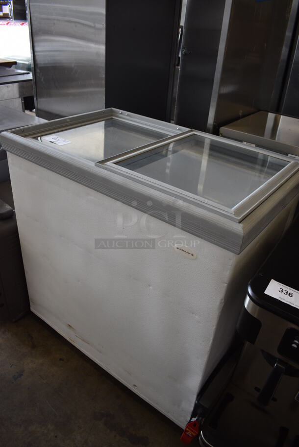 Kelvinator Metal Chest Freezer Merchandiser on Commercial Casters. 36x22x37. Tested and Does Not Power On - Image 2 of 6