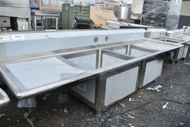 BRAND NEW SCRATCH AND DENT! Regency 600S22424224 98" 16 Gauge Stainless Steel Two Compartment Commercial Sink with Stainless Steel Legs, Cross Bracing, and 2 Drainboards - 24" x 24" x 14" Bowls. No Legs.  - Image 3 of 8