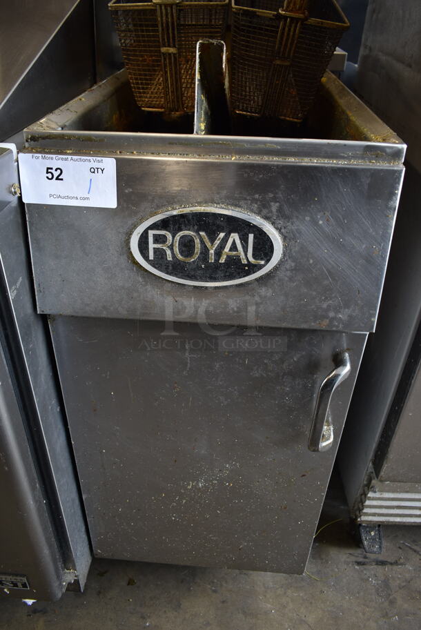 Royal REEF-35 Stainless Steel Commercial Floor Style Natural Gas Powered Deep Fat Fryer w/ 2 Metal Fry Baskets. 24,000 BTU. - Image 3 of 8