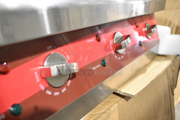 BRAND NEW SCRATCH AND DENT! Avantco 177EG30N Stainless Steel Commercial Countertop Electric Powered Flat Top Griddle. 208/240 Volts, 1 Phase.  - Image 3 of 8