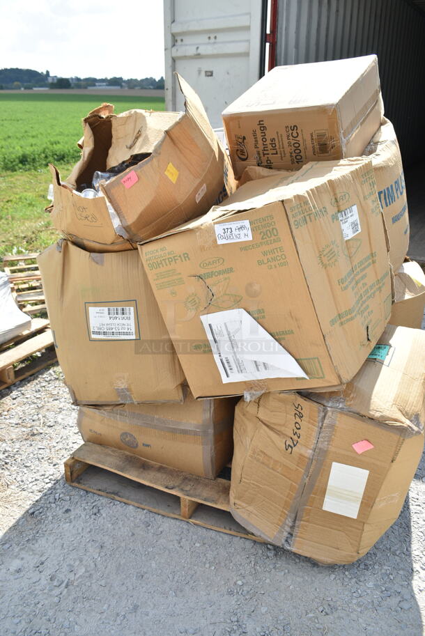 PALLET LOT of 14 BRAND NEW Boxes Including Dart 90HTPF1R White Foam Square Take Out Container with Hinged Lid 9" x 9" x 3" - 200/Case, 500SPC040 4 oz. Round Plastic Spice Jar - 500/Case, 999SPC16R Containers, Fineline 5032-L Super Bowl Clear PET Plastic Dome Lid for 32 oz. Bowls - 100/Case, 500LSTRWL Choice 9, 12, 16, 20, and 24 oz. Clear Strawless / Sip Lid - 1000/Case. 14 Times Your Bid!  - Image 1 of 12