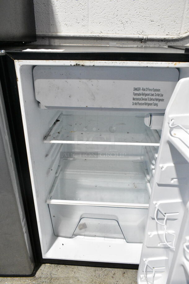 Galanz GL43S5 Metal Mini Cooler. 115 Volts, 1 Phase. Tested and Working! - Image 3 of 5