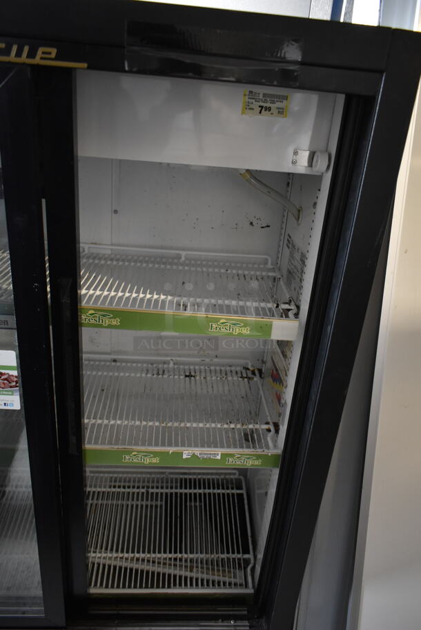 True GDM-33SSL-54 Metal Commercial 2 Door Reach In Cooler Merchandiser w/ Poly Coated Racks. 115 Volts, 1 Phase. Tested and Working! - Image 6 of 7