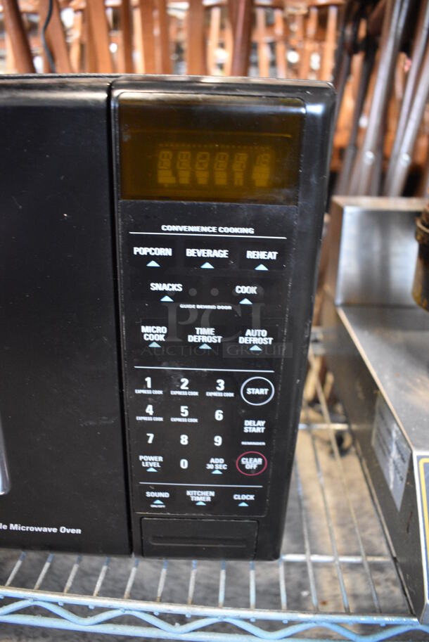 General Electric Countertop Microwave Oven w/ Plate. 22x17x12 - Image 4 of 5