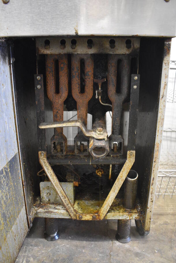 Imperial Stainless Steel Commercial Gas Powered Deep Fat Fryer w/ 2 Metal Fry Basket and Lid. 15.5x31x48 - Image 6 of 7