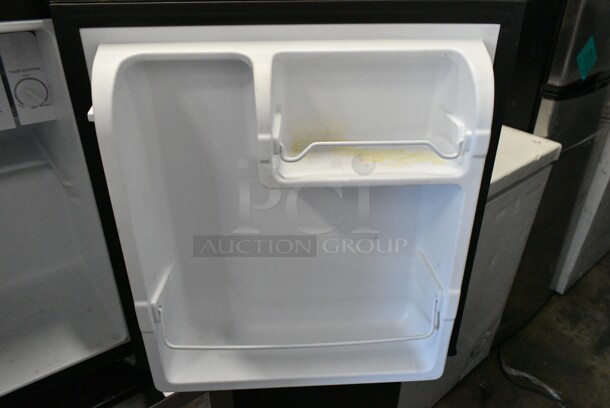 Galanz GL17BK Mini Cooler. 115 Volts, 1 Phase. Tested and Working! - Image 5 of 6