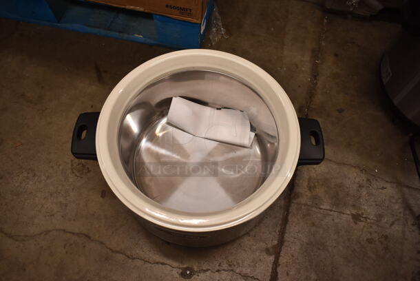 BRAND NEW SCRATCH AND DENT! 2023 Emperors Select 478ESC60SS Stainless Steel 60 Cup Sushi Rice Container.  - Image 3 of 4