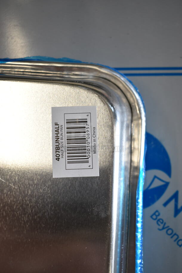 BRAND NEW SCRATCH AND DENT! Lot of 2 407BUNHALF Choice Half Size 13" x 18" 19 Gauge Wire in Rim Aluminum Bun / Sheet Pan and 2 247ALSPILL Vigor 6 5/16" Deep Full Size Aluminum Steam Table Spillage Pan - Image 4 of 6