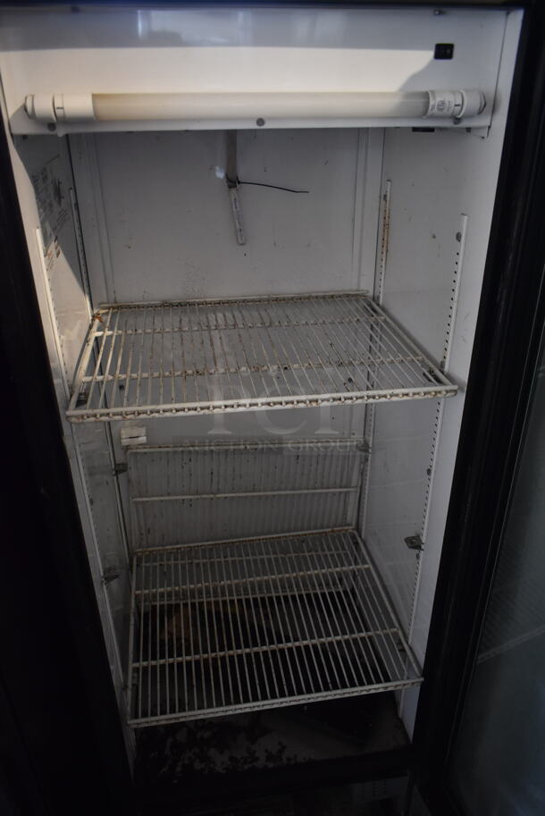 True GDM-12 Metal Commercial Single Door Reach In Cooler Merchandiser w/ Poly Coated Racks. 115 Volts, 1 Phase. Tested and Powers On But Does Not Get Cold - Image 4 of 5