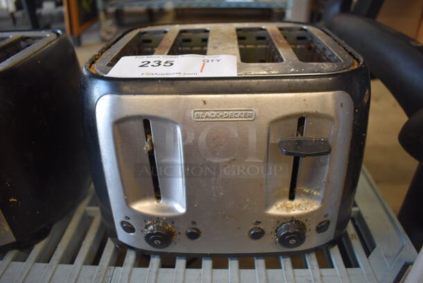 Black & Decker Metal Countertop 4 Slot Toaster. 120 Volts, 1 Phase. 10x9x7