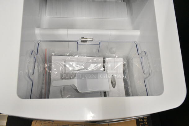 BRAND NEW SCRATCH AND DENT! Whynter IMC-490SS Portable 49lb Freestanding Stainless Steel Ice Maker. 115 Volts, 1 Phase. Tested and Working! - Image 5 of 9