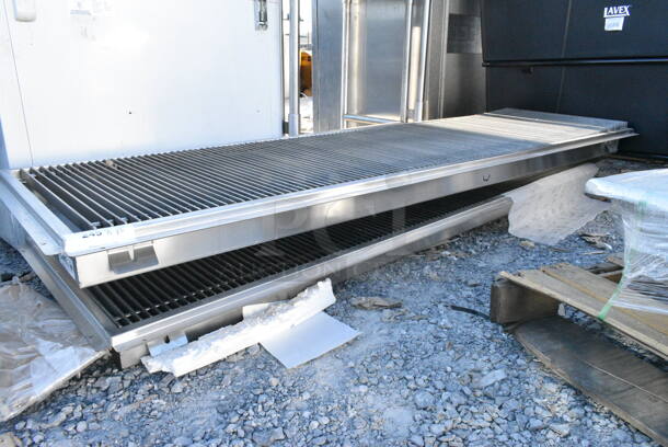 BRAND NEW SCRATCH AND DENT! Regency Stainless Steel Floor Trough.  - Image 4 of 4