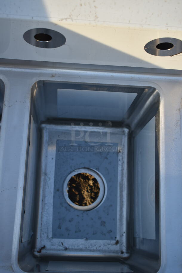 BRAND NEW SCRATCH AND DENT! Regency 600S31014 39" 16-Gauge Stainless Steel Three Compartment Commercial Sink with Galvanized Steel Legs and without Drainboards - 10" x 14" x 12" Bowls. Missing 1 Leg.  - Image 6 of 9