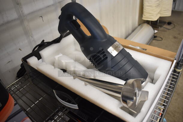 BRAND NEW SCRATCH AND DENT! AvaMix 928IBHD14 Stainless Steel Commercial 14" Shaft Immersion Blender. 120 Volts, 1 Phase. Tested and Working! - Image 3 of 9