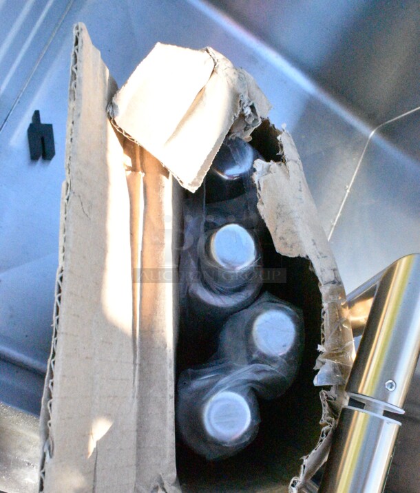 BRAND NEW SCRATCH AND DENT! Stainless Steel Single Bay Sink.  - Image 6 of 7