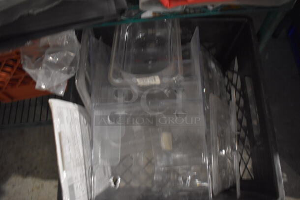 ALL ONE MONEY! Tier Lot of Various BRAND NEW Items Including Metal Baking Pan, Serving Spoons and Poly Pieces - Image 4 of 6