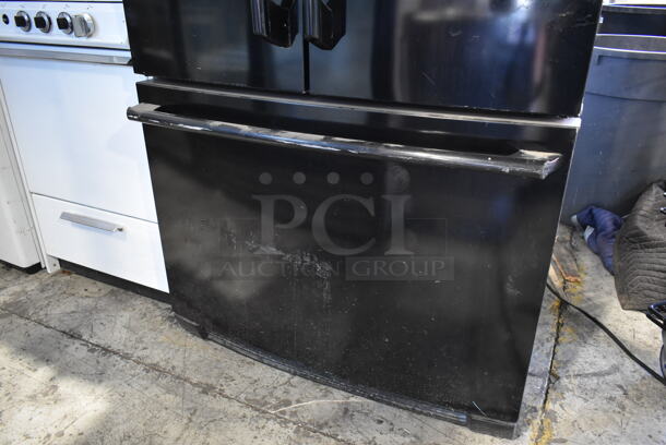 Electrolux EW23BC71IB4 Cooler Freezer Combo Unit w/ Water and Ice Dispenser. 115 Volts, 1 Phase. Tested and Does Not Power On - Image 2 of 9