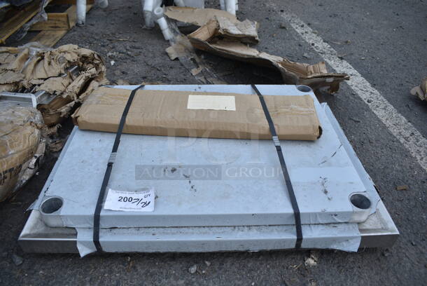 BRAND NEW SCRATCH AND DENT! Regency 600MTS3024S 30" x 24" 16-Gauge Stainless Steel Mixer Table with Undershelf - Image 2 of 4