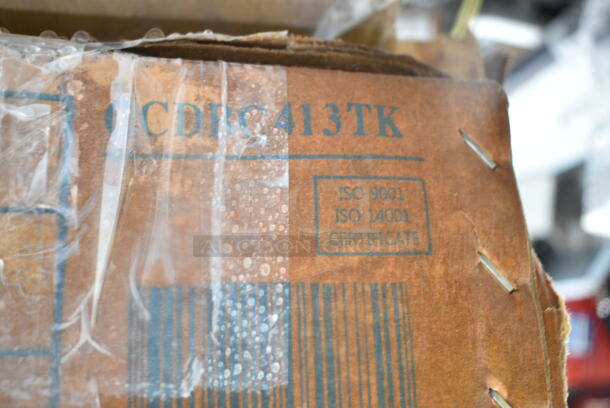 BRAND NEW SCRATCH AND DENT! 281133 Rubbermaster 11L-15/16 NHS TR15CW Implement Tube - Image 4 of 4