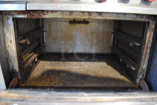 Vulcan Stainless Steel Commercial Natural Gas Powered 10 Burner Range w/ 2 Ovens, Over Shelf and Back Splash. 60x32x60 - Image 5 of 6