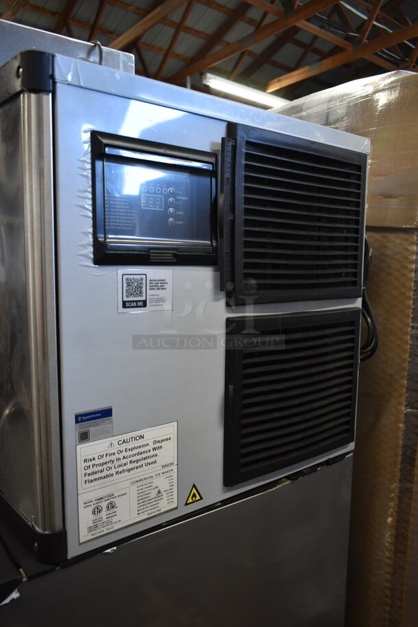 BRAND NEW SCRATCH AND DENT! Avantco 194MCF322A Stainless Steel Commercial Ice Head on Avantco 194HBN12022 Stainless Steel Commercial Hotel Ice Dispenser 120 lb. Capacity. 115 Volts, 1 Phase.  - Image 4 of 12