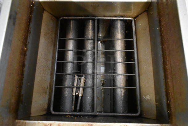 Avantco FF300-N Stainless Steel Commercial Floor Style Natural Gas Powered Deep Fat Fryer.  - Image 4 of 8