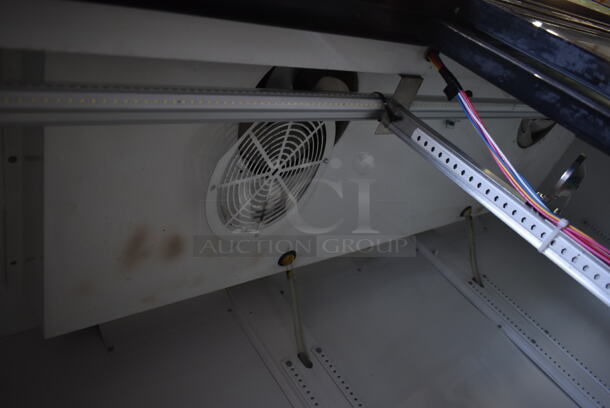 True GDM-69 Metal Commercial 3 Door Reach In Cooler Merchandiser w/ Poly Coated Racks. 115 Volts, 1 Phase. Tested and Working! - Image 7 of 9