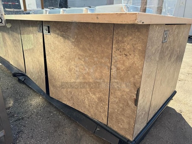 9FT 5 WELLS HOT BUFFET TABLE WITH SNEEZE GUARD AND (2) PLATE HOLDER ON CASTERS 110X46X34 SOLD AS IS! - Image 6 of 7