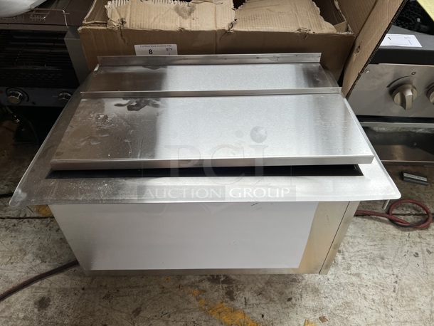 BRAND NEW SCRATCH AND DENT! Regency Stainless Steel Commercial Ice Bin w/ Lid. No Legs. 24x18x12
