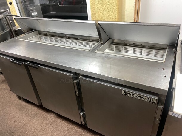Beverage Air Commercial Three Door Pizza Prep Sandwich Table With Refrigerated Base NSF 115 Volt - Image 4 of 9